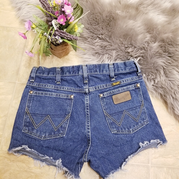 Wrangler George Strait Collection Cut Off Shorts - Picture 2 of 6